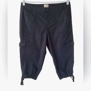 St. John's Bay Size 14 Black Six Pocket Capris 17.5in Inseam